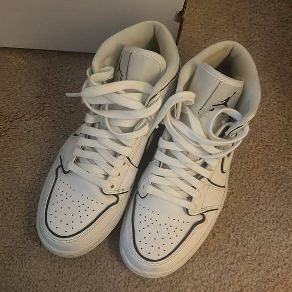 Wmns Air Jordan 1 Mid SE ‘Iridescent Trim’ - Picture 6 of 8